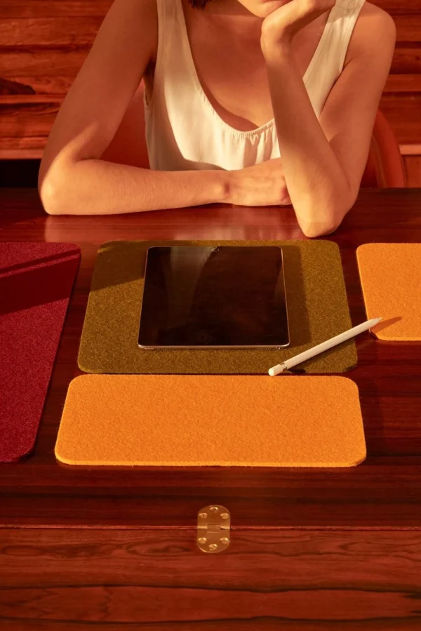 Store parkhaus Felt placemat, 34x34cm red
