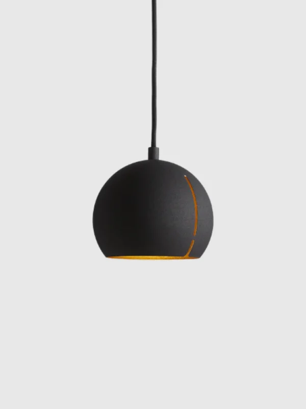 Hot woud Gap Pendant, Round, Black